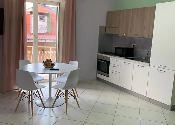 Alojamento de Acomodação e Pequeno-almoço Bilocale Flower Sunflower 4*